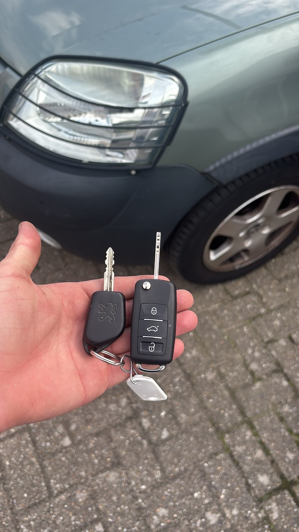 Izdelava novega avtomobilskega ključa Ljubljana